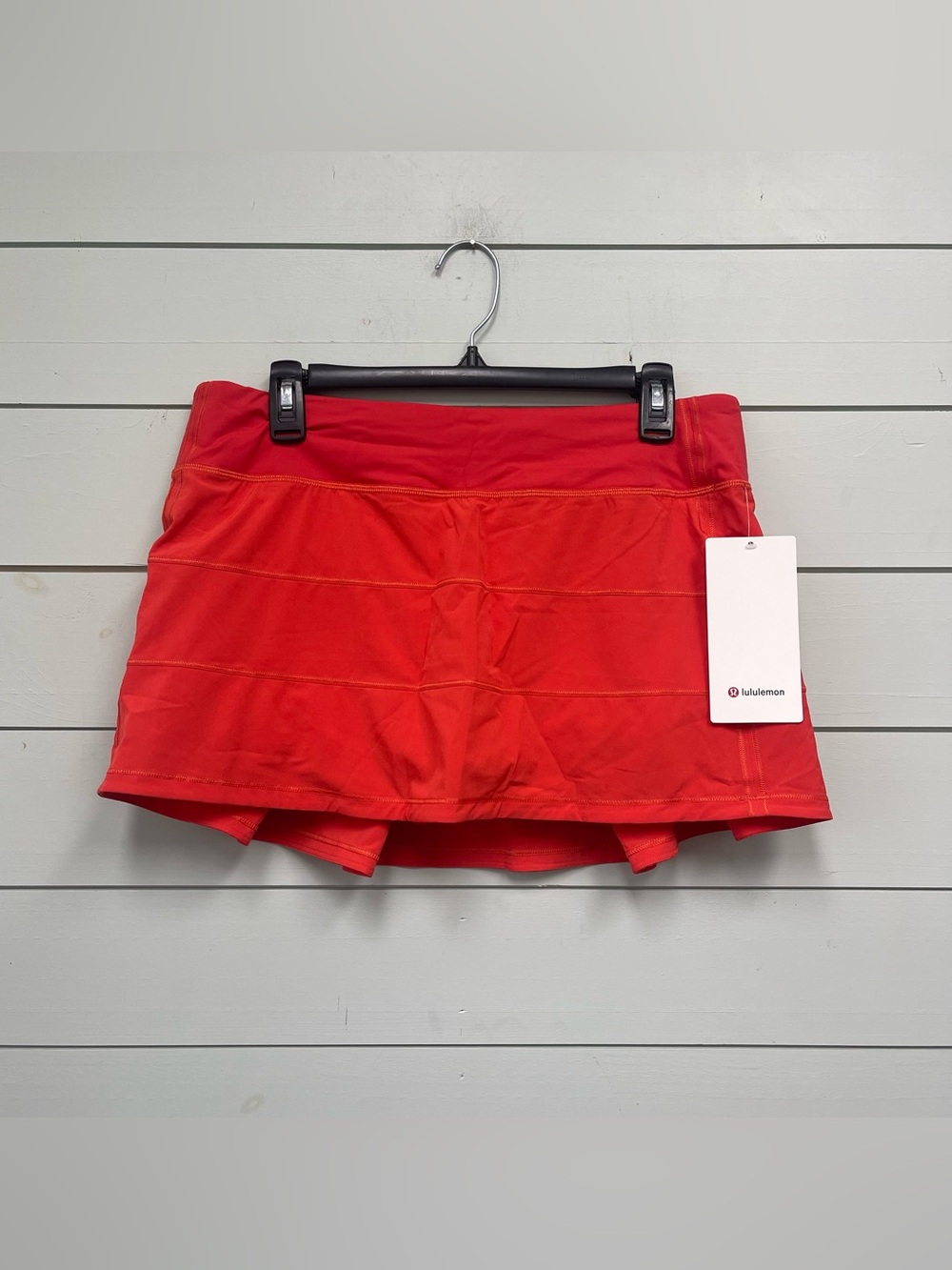 Lululemon pace rival skirt Carnation Red women's size 10 NWT